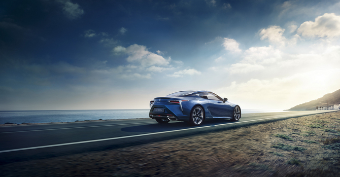 Lexus says that the Multi Stage Hybrid system is not heavier than the one used in other models of the brand