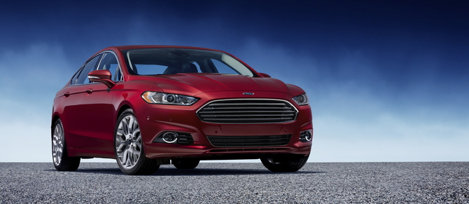 New Ford Fusion: first gasoline, hybrid and plug-in hybrid sedan