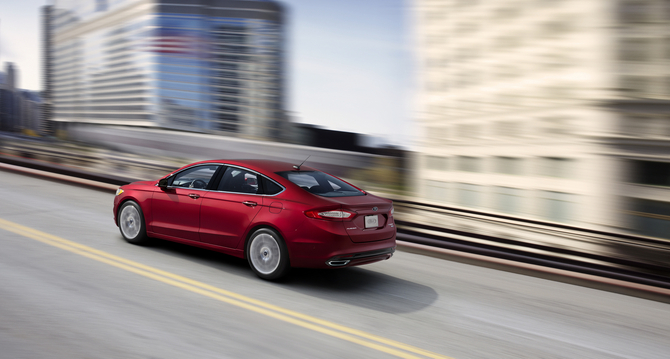 New Ford Fusion: first gasoline, hybrid and plug-in hybrid sedan