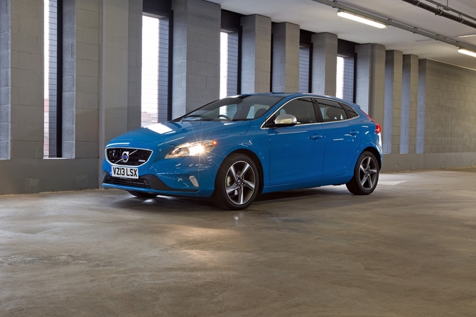 Volvo V40 D4 R-Design Momentum Geartronic