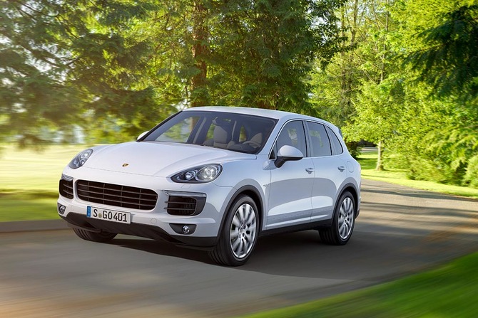 Les nouveaux modèles Cayenne seront commercialisés à dater du 10 octobre 2014. 