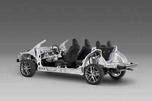 Toyota is also preparing a "fifth generation" hybrid powertrain, which acording to the brand will be 15% more economical