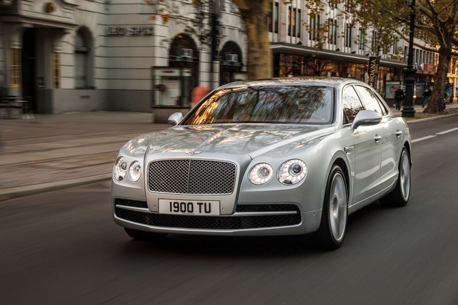 O Continetal Flying Spur vai receber uma nova opção V8