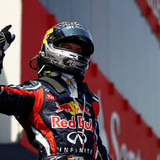 Vettel holds Hamilton for fourth season victory