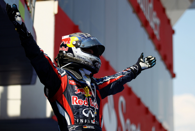 Vettel holds Hamilton for fourth season victory