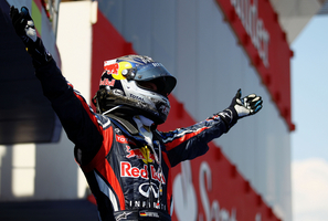 Vettel holds Hamilton for fourth season victory