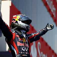 Vettel holds Hamilton for fourth season victory