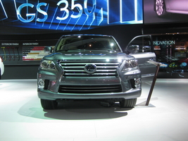 Lexus LX570 Gets New Lexus Nose and Extra Tech