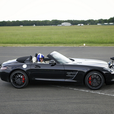 Coulthard Catches World's Longest Golf Shot into a Moving Car