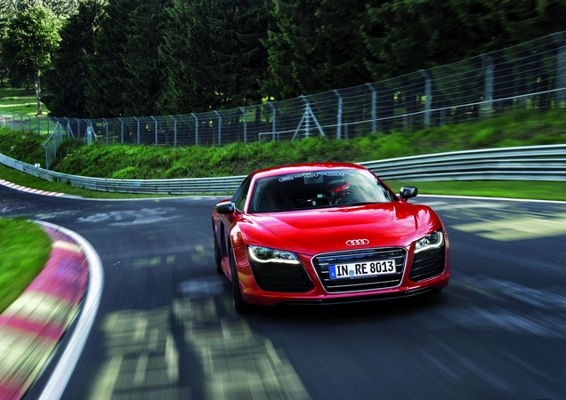 Der Audi R8 e-tron, mit dem Markus Winkelhock auf der Nordschleife den Rekord erzielte, entspricht in allen Antriebsdetails dem Serienmodell.