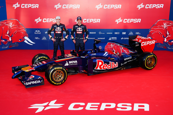 Os dois pilotos da equipa revelaram o carro na linha das boxes do circuito espanhol