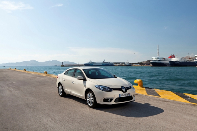 O novo Fluence apresenta o novo design da Renault, semelhante ao do Clio