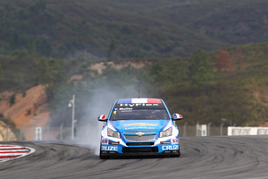 Tarquini takes World Touring Car pole in Portugal