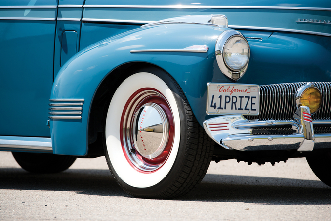 Studebaker Commander DeLux-Tone Sedan