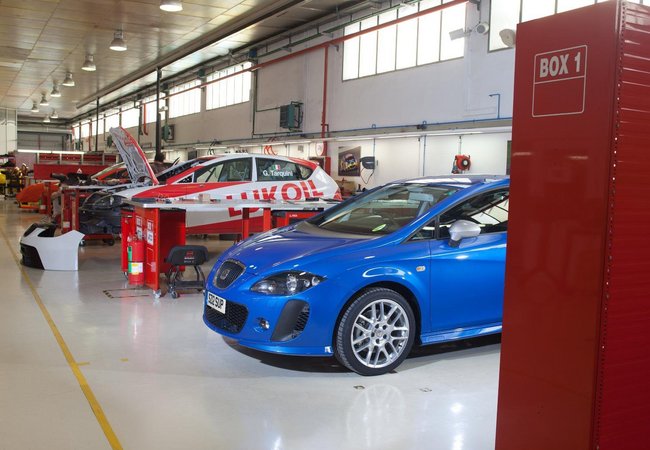 Seat Leon FR+ Supercopa Gets Interior and Exterior Upgrades