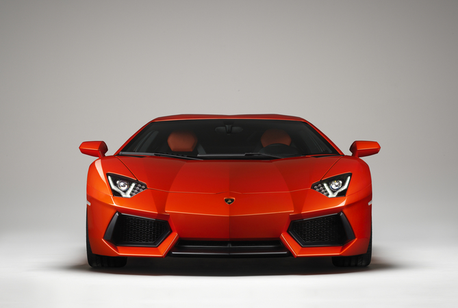 Lamborghini Aventador finally revealed