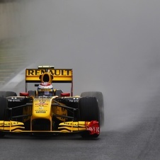 Hulkenberg storms into pole position in Brazil