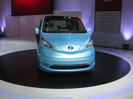 Nissan E-NV2000 Shows Concept for Future Electric Minivan