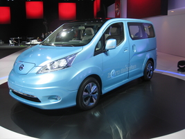 Nissan E-NV2000 Shows Concept for Future Electric Minivan