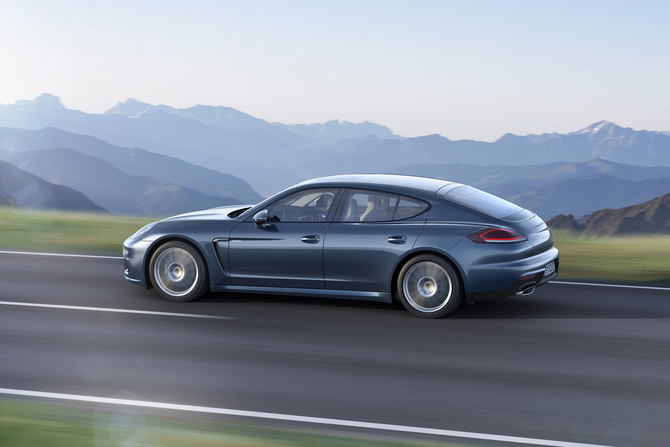 Panamera Diesel é a primeira versão a diesel com o diferencial traseiro autoblocante Porsche Torque Vectoring Plus