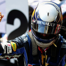 Vettel wins as Red Bull secures manufacturer title