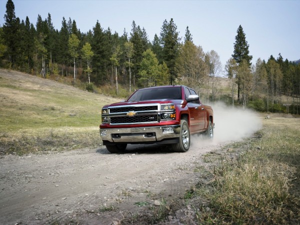 GM Reveals New Chevy Silverado and GMC Sierra Pickups