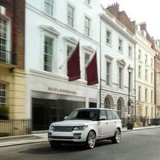 Além do comprimento, o Range Rover LWB é idêntico ao modelo base