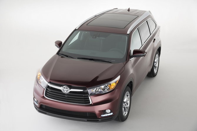 Toyota Introduces Third Generation Highlander with Hybrid Option