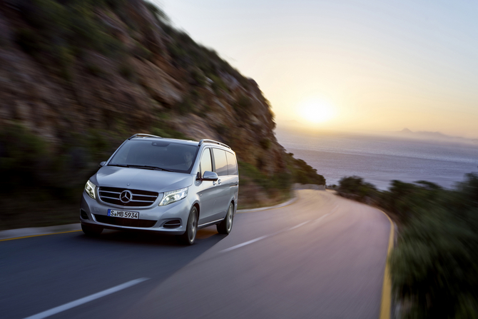 O MPV está equipado de fábrica com os sistemas Crosswind Assist e Attention Assist