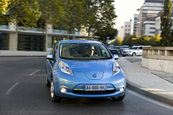 Nissan Leaf Spoiler w/ Solar Panels