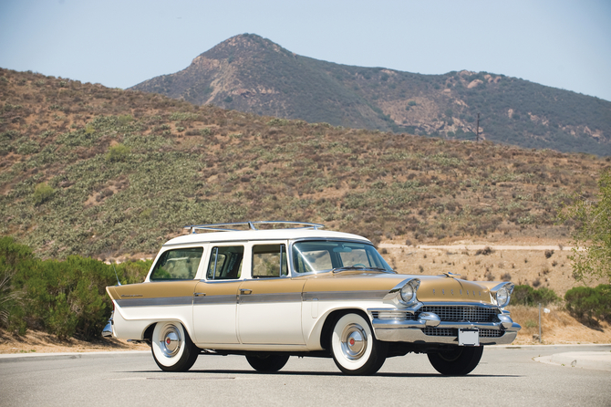 Packard Clipper Country Sedan