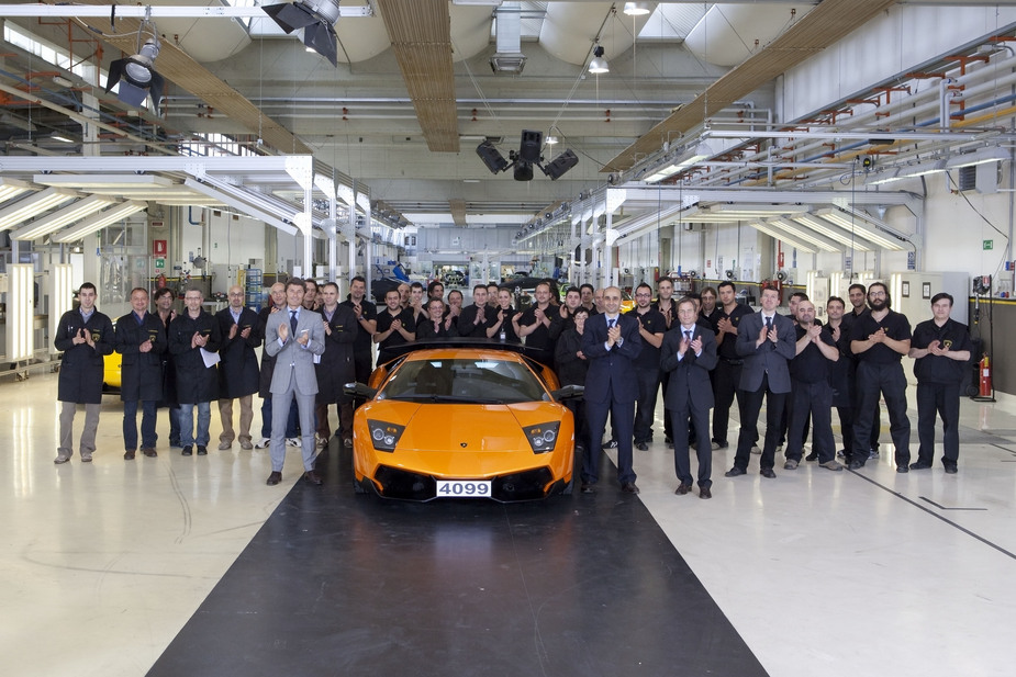 Lamborghini celebrates the end of production of Murciélago