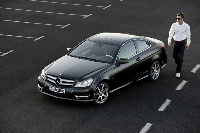 New C-Class Coupé: new compact, classic coupe to debut in Geneva