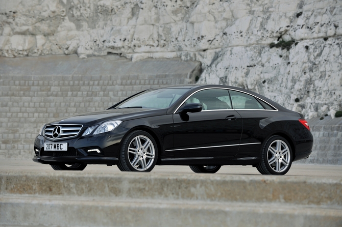 Mercedes-Benz E 200 CGI BlueEfficiency Coupé Avantgarde