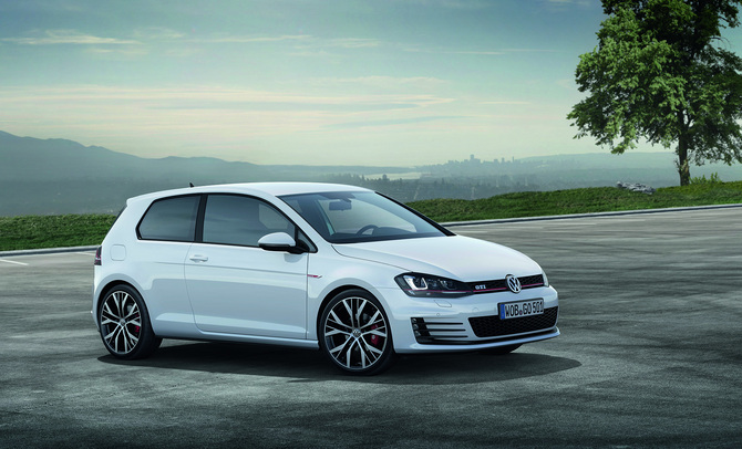 O novo Golf GTI será lançado com duas versões, uma de 217cv e outra de 226cv