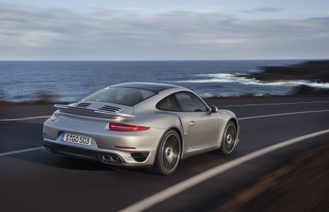 O chassis dos novos 911 Turbo e Turbo S é totalmente novo e conta com um design ultraleve