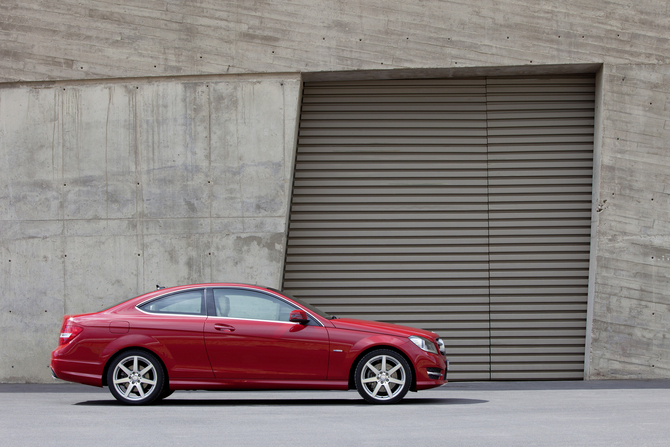 New C-Class Coupé: new compact, classic coupe to debut in Geneva