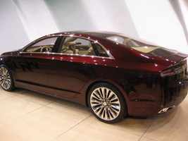 Lincoln MKZ Concept Looks at Lincolns Future