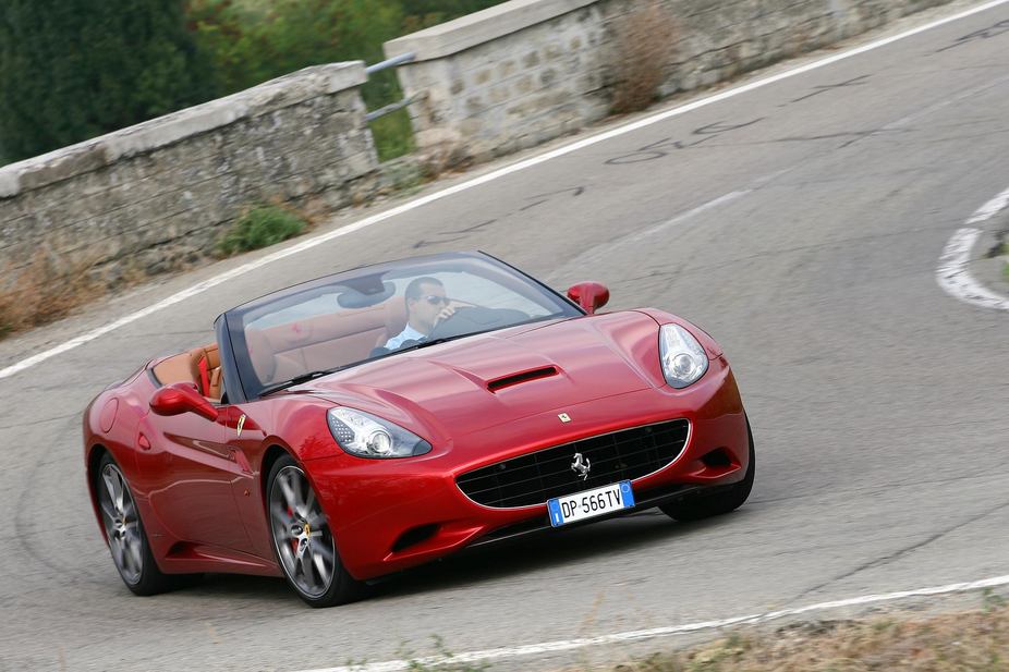 Ferrari: greener California presented in Paris