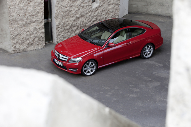 New C-Class Coupé: new compact, classic coupe to debut in Geneva