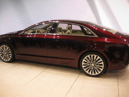 Lincoln MKZ Concept Looks at Lincolns Future