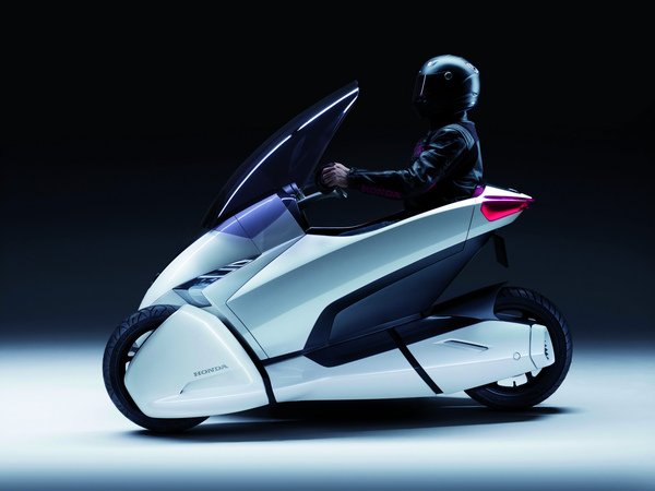 Honda 3R-C: concept vehicle predicting the future