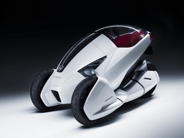 Honda 3R-C: concept vehicle predicting the future