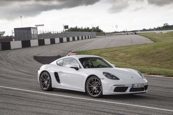 Porsche 718 Cayman S PDK