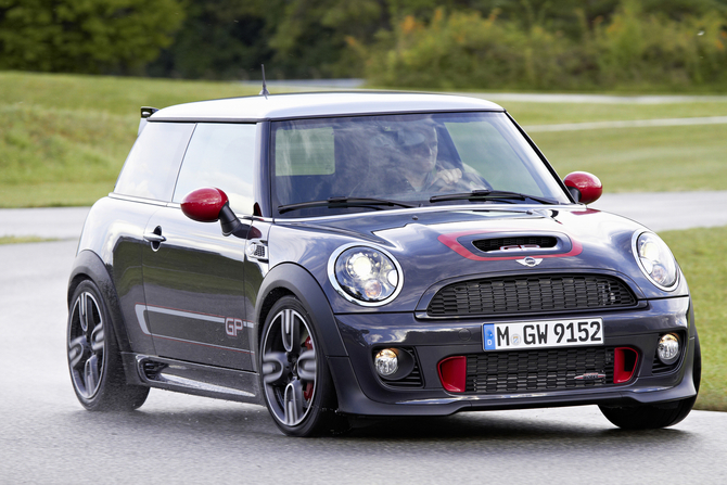 O MINI JCW GP cumpriu uma volta ao circuito de Nürburgring em 8:23