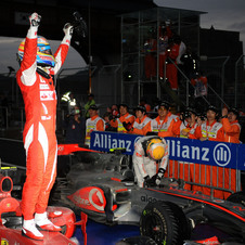 Alonso wins and takes the lead in the championhsip