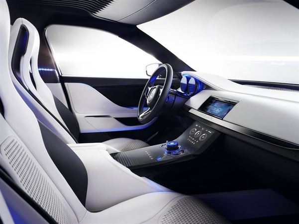 O interior também mostra a futura tecnologia presente nos modelos Jaguar