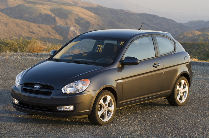 Hyundai Accent SE 3-Door