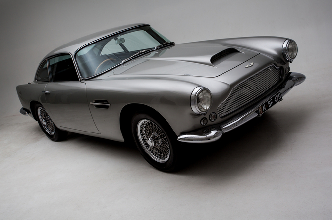 Aston Martin DB4