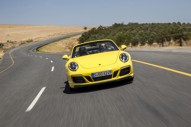 Porsche 911 Carrera 4 GTS Cabriolet